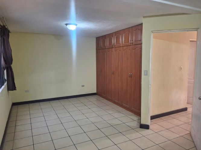 LINDA CASA EN RENTA EN FRESNOS SAN CRISTOBAL ZONA 8 DE MIXCO - Imagen 4