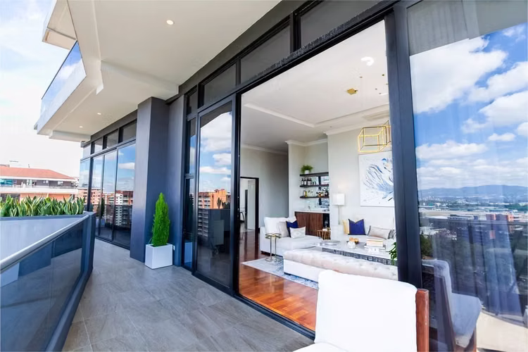 VENTA DE PENTHOUSE EN EDIFICIO SANTA INES, ZONA 14 - Imagen 15