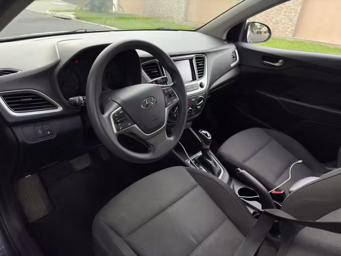 HYUNDAI ACCENT SEL 2019 1.6 - Imagen 7