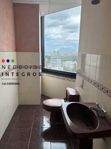 Oficina Corporativa en Renta Zona 10 | 892 m², 10 Oficinas y A/C | PV - Imagen 9