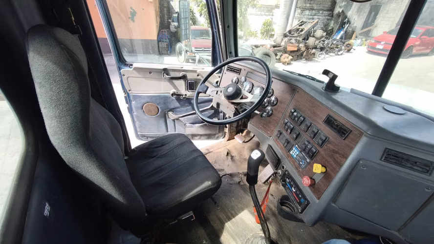 Wéstern Star Modelo 99 Doble eje 22 pies Detroit 12.7 Caja de 10 Freno de motor De bolsas Reciente ingreso