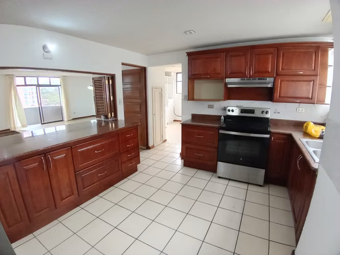 Alquilo lindo apartamento grande zona 15/ $1,500 - Imagen 9