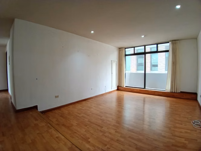 Alquilo lindo apartamento grande zona 15/ $1,500 - Imagen 2