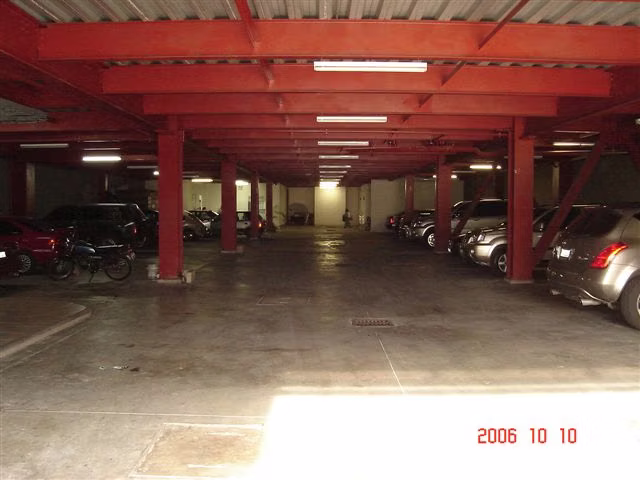 Edificio en zona 10 - Imagen 3