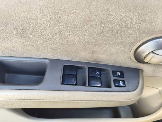 Nissan Tiida 2008 - Imagen 4