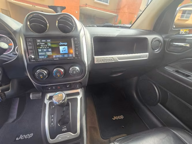 SÓLO 51,500 MILLAS - Jeep Compass High Altitude 4x4 - Servicios al día - Imagen 5