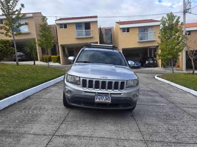 SÓLO 51,500 MILLAS - Jeep Compass High Altitude 4x4 - Servicios al día - Imagen 3