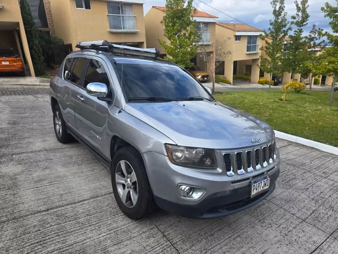 SÓLO 51,500 MILLAS - Jeep Compass High Altitude 4x4 - Servicios al día - Imagen 1