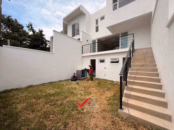 Casa en Venta | San Cristóbal, Zona 8 de Mixco Sector B2