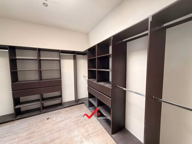 Casa en Venta | San Cristóbal, Zona 8 de Mixco Sector B2