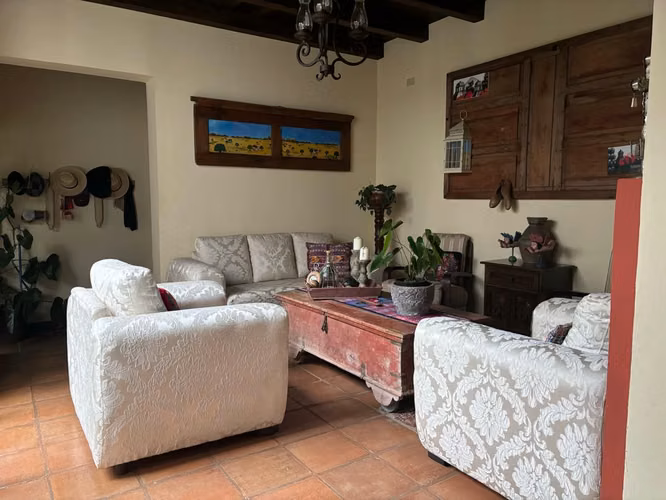 ALQUILER AMPLIA CASA AMUEBLADA EN ANTIGUA GUATEMALA - Imagen 3