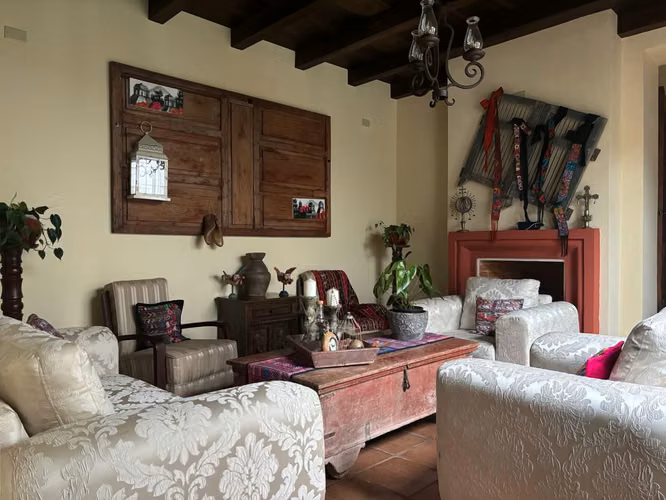 ALQUILER AMPLIA CASA AMUEBLADA EN ANTIGUA GUATEMALA - Imagen 8