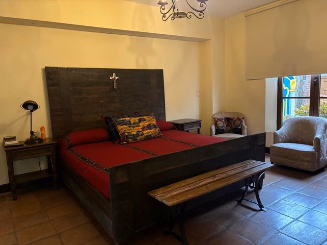 ALQUILER AMPLIA CASA AMUEBLADA EN ANTIGUA GUATEMALA - Imagen 2