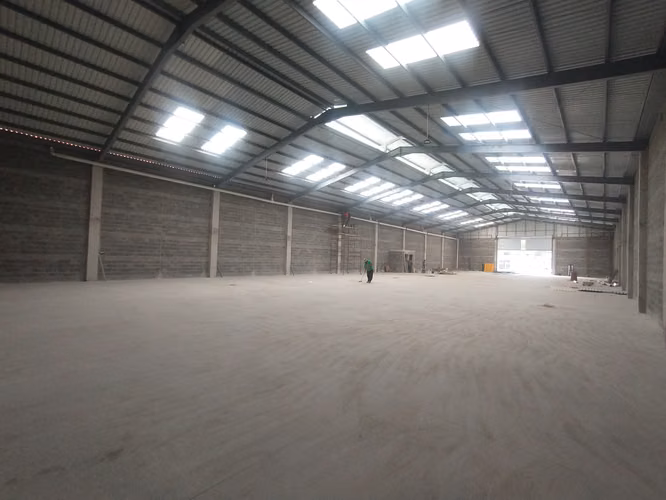 ALQUILO : 2 Bodegas Amplias de 1000 M2 en excelente sector de Chimaltenango - Imagen 5