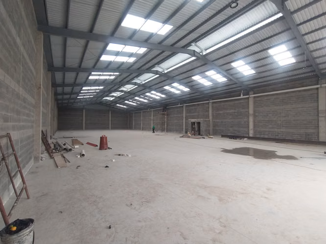 ALQUILO : 2 Bodegas Amplias de 1000 M2 en excelente sector de Chimaltenango - Imagen 3