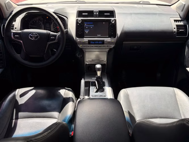 Toyota Land Cruiser Prado VX de Agencia Modelo 2019 - Imagen 14
