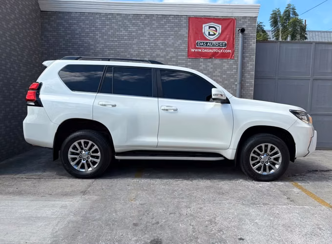 Toyota Land Cruiser Prado VX de Agencia Modelo 2019 - Imagen 2