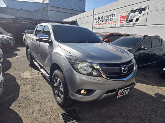 Mazda Bt50 2022 de Agencia Automático y Tiptronic Nítido Nada que invertir Seguridad para toda la familia blindado nivel 3 por Blintech