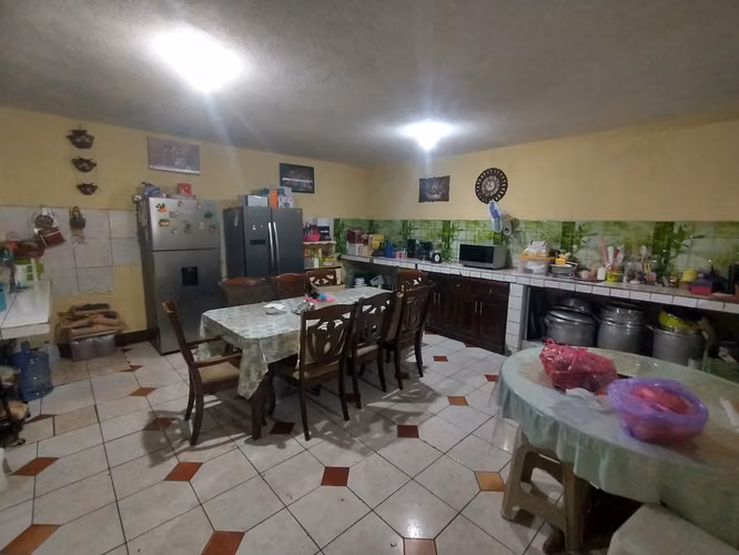 VENDO : CASA GRANDE de 3 niveles en excelente ubicacion en VILLA CANELES - Imagen 4