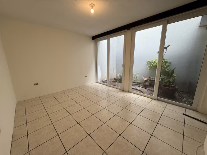 CASA CON TERRAZA FRENTE AL PARQUE - LOMAS DEL BOSQUE Z. 11 DE MIXCO - Imagen 11