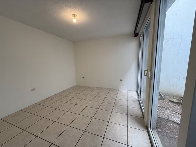 CASA CON TERRAZA FRENTE AL PARQUE - LOMAS DEL BOSQUE Z. 11 DE MIXCO - Imagen 12
