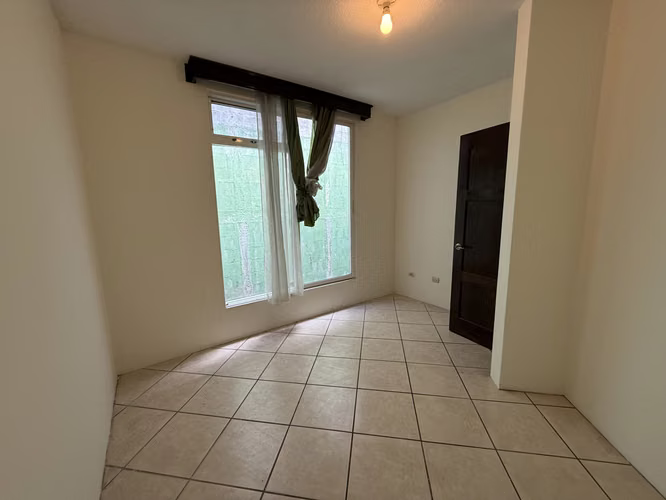 CASA CON TERRAZA FRENTE AL PARQUE - LOMAS DEL BOSQUE Z. 11 DE MIXCO - Imagen 15