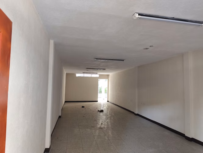 AMPLIA PROPIEDAD EN ALQUILER, IDEAL COLEGIOS, EMPRESA DE LOGISTICA ETC - Imagen 4