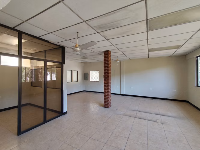 AMPLIA PROPIEDAD COMERCIAL EN ALQUILER EN SAN CRISTÓBAL - Imagen 12