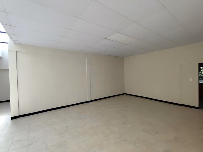 AMPLIA PROPIEDAD COMERCIAL EN ALQUILER EN SAN CRISTÓBAL - Imagen 13