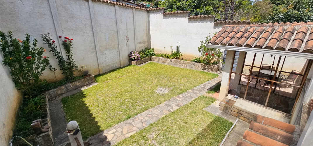 Casa en Renta cerca de Hobbitenango | Jardín, Churrasquera y 3 Parqueos | PV