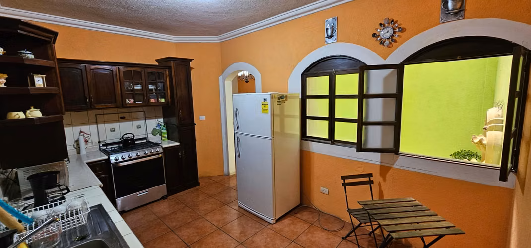 Casa en Renta cerca de Hobbitenango | Jardín, Churrasquera y 3 Parqueos | PV