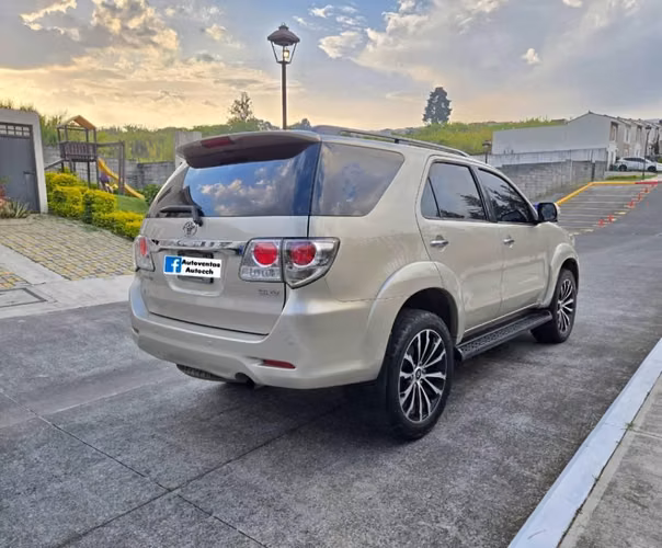 Toyota Fortuner 2015 SRV