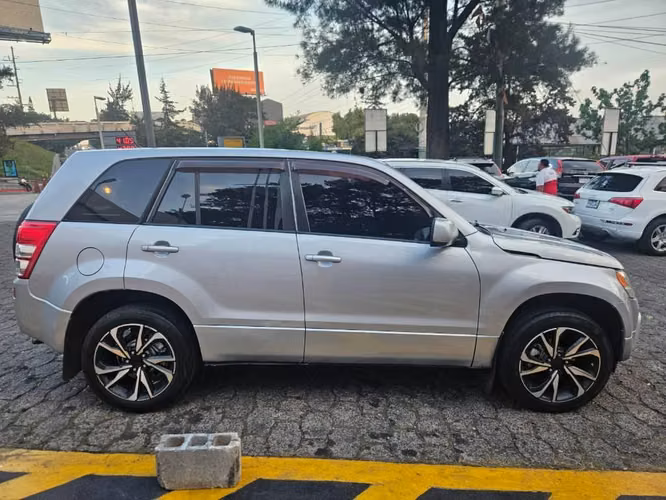 Suzuki vitara 2011 automatica - Imagen 4