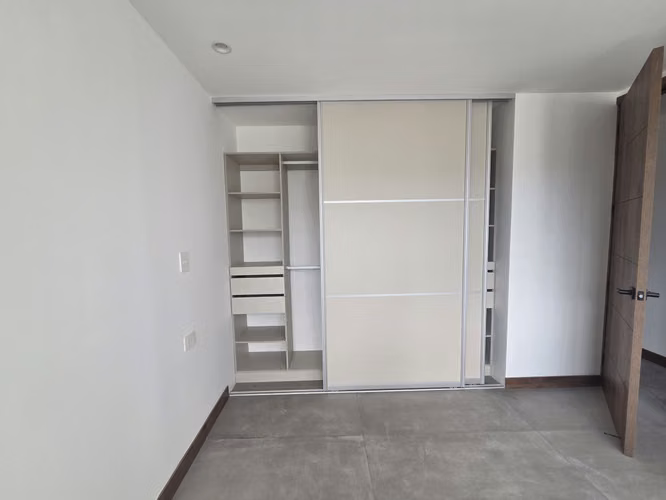 VENTA APARTAMENTO EDIFICIO 21 AVENIDA VISTA HERMOSA I ZONA 15 - Imagen 7