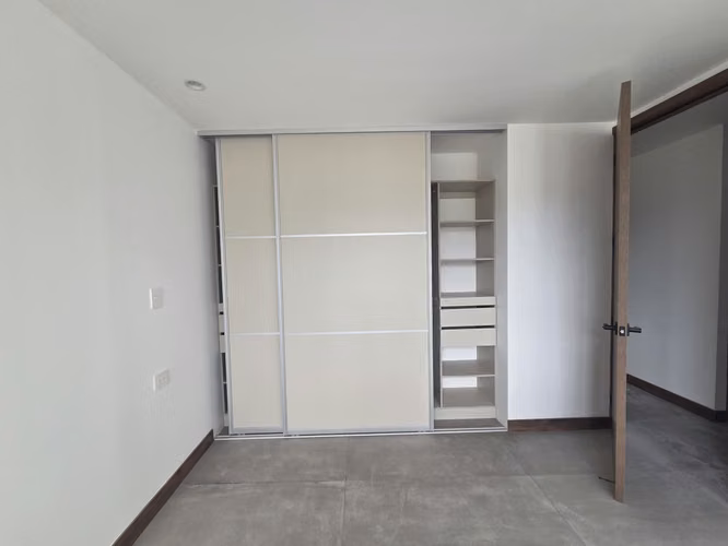 VENTA APARTAMENTO EDIFICIO 21 AVENIDA VISTA HERMOSA I ZONA 15 - Imagen 8