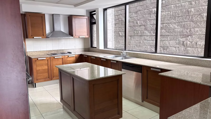 Rento apartamento en Zona 10 EDIFICIO TIFFANY - Imagen 11