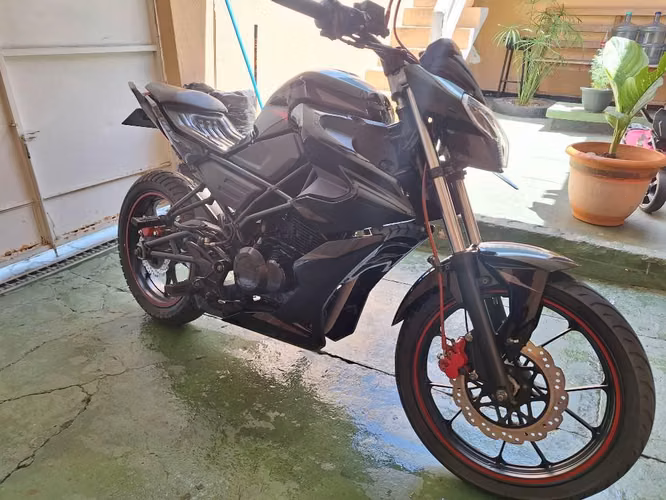 MOVESA, VENDO BONITA MOTOCICLETA