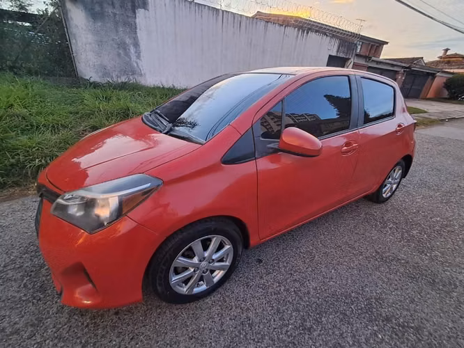 Toyota yaris LE 2015