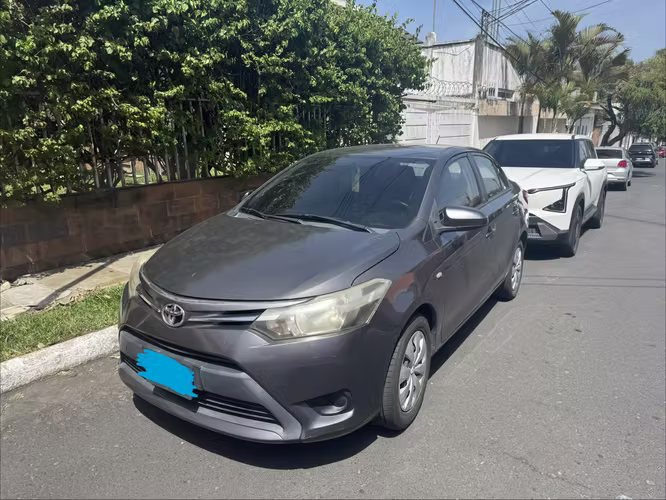 Toyota Yaris modelo 2014 mecanico