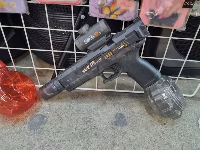 Pistola de agua recargable