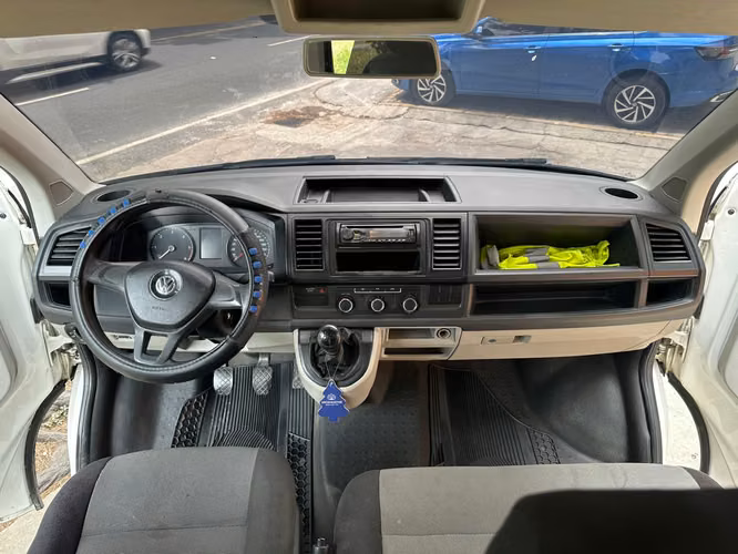 Panel Volkswagen Transporter 2017 de agencia