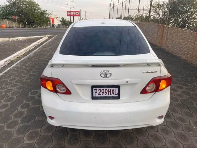 Toyota Corolla  Año 2009 Automático - Imagen 2