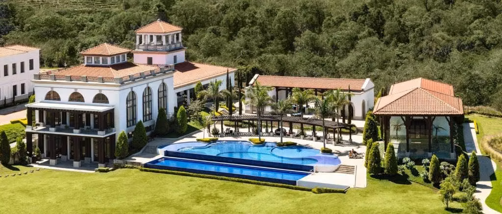 Zona 16 Casa en renta en Cayala con acevedo a club la reserva