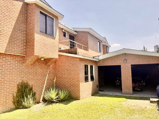 Zona 11 • Casa en Renta • Colonia Mariscal