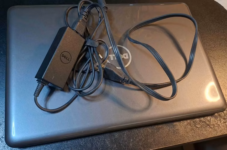 Laptop Dell Inspiron  pulgadas