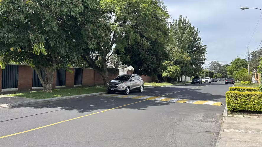 VENTA CASA COLONIA EL CARMEN ZONA 12
