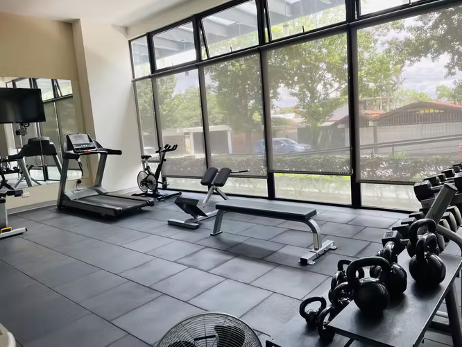 Lindo Apartamento de 2 Habitaciones en Vista Hermosa 2