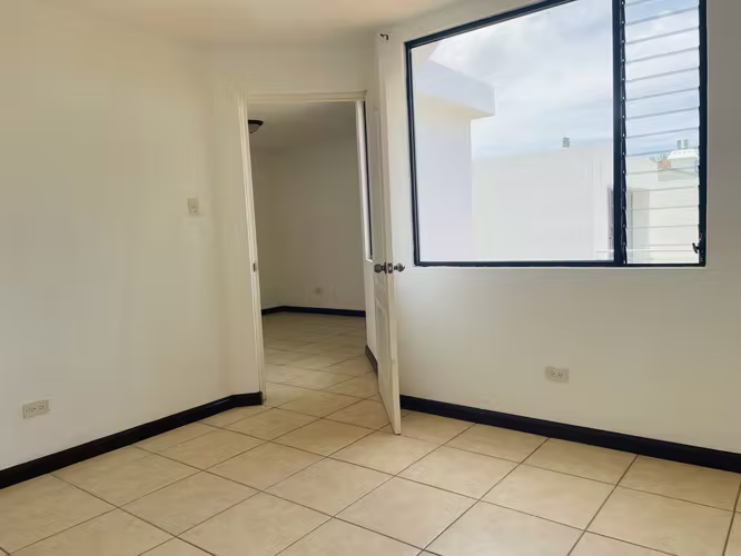 Alquilo Casa en Los Manantiales Km 19 a San José Pinula - Imagen 10
