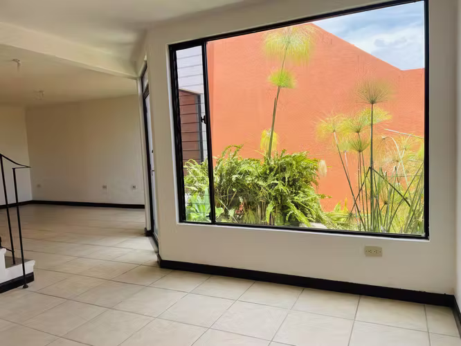 Alquilo Casa en Los Manantiales Km 19 a San José Pinula - Imagen 4