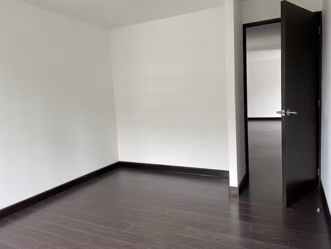 Apartamento de 3 Habitaciones en zona 14 - Imagen 12
